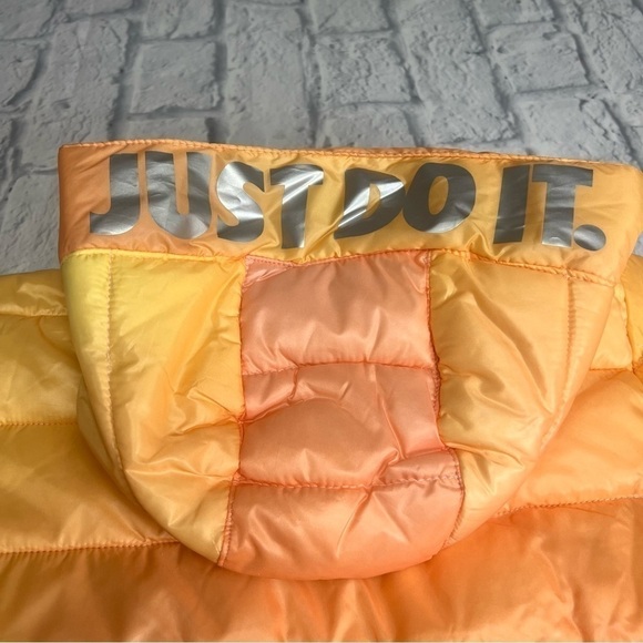 Nike Girls Just Do It Printed Jacket In Hyper Pink size 6 and 7 NEW WITH TAGS - Picture 3 of 12